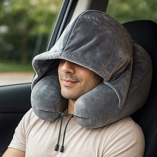 Oreiller de voyage réglable avec fermeture à clic pour une largeur personnalisée.