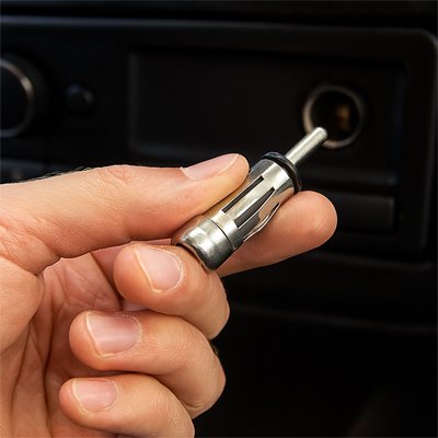 Adaptateur pour antenne autoradio prise de connecteur