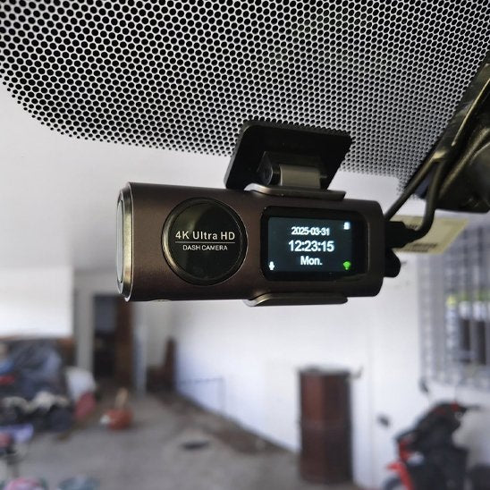 
CAMÉRA POUR LA VOITURE À DOUBLE OBJECTIF
