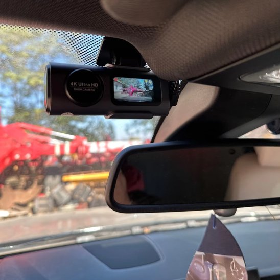 CAMÉRA POUR LA VOITURE COMPACTE ET ROBUSTE
