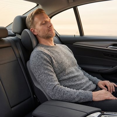 Coussin lombaire voiture installé sur siège conducteur