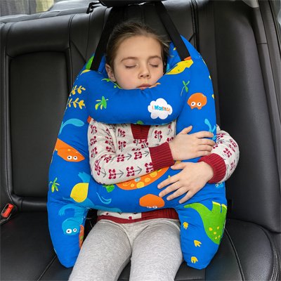 Oreiller de voyage moelleux permettant un sommeil paisible en voiture bleu