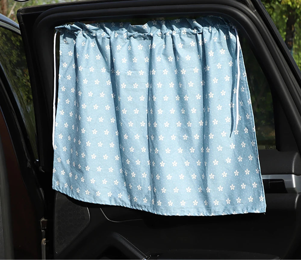 PAR SOLEIL VOITURE AVEC DESSINS ANIMES DANS HABITACLE LUMINEUX
