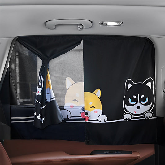 Intérieur de voiture ombragé grâce au pare soleil voiture bébé à double épaisseur.
