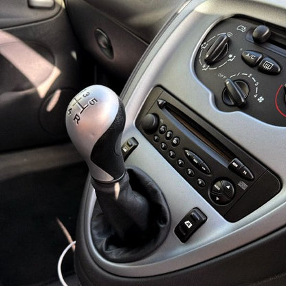 Pommeau de vitesse auto design moderne