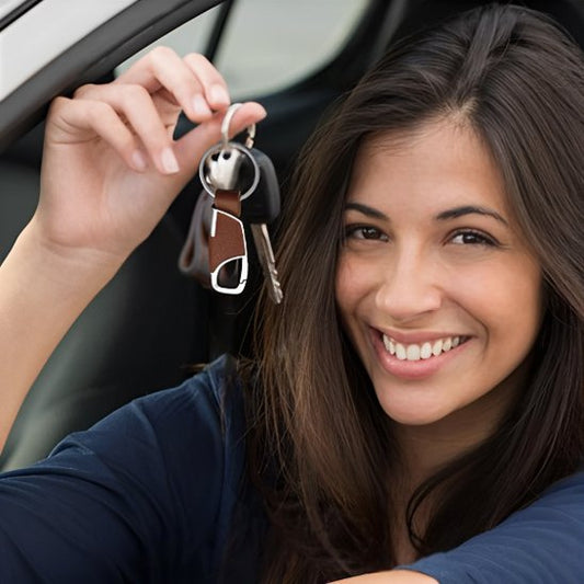 PORTE CLÉ POUR VOITURE ERGONOMIQUE ET AGRÉABLE EN MAIN