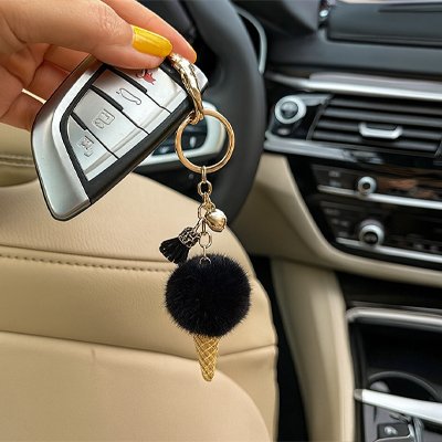 PORTE CLES EN CUIR AUTHENTIQUE FAIT MAIN
