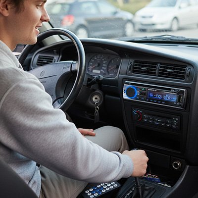 Poste autoradio bluetooth USB avec entrée AUX dans le tableau de bord