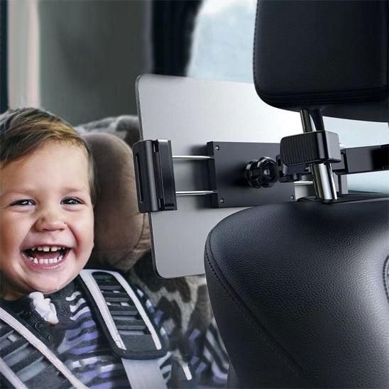 Support tablette pour voiture multifonction posé dans une voiture familiale avec trois enfant