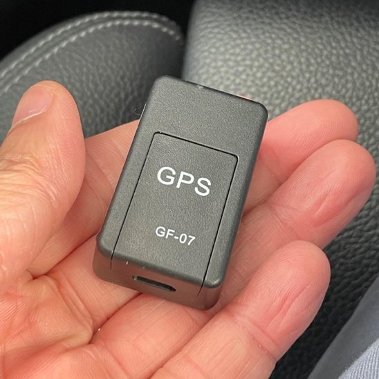 TRACEUR GPS VOITURE AIMANTE POUR SUIVI PRECIS
